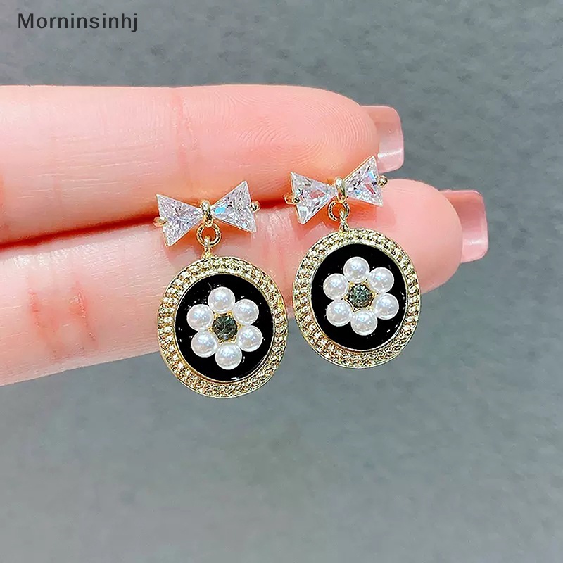 Mornin 1pasang French Vintage Pearl Flower Pendant Earrings Ikatan Simpul Cahaya Elegan Stud Earrings Untuk Wanita Fashion Perhiasan Hadiah id