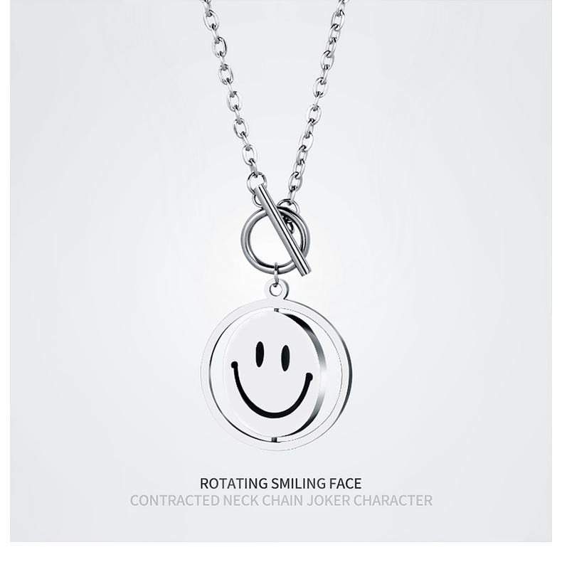 Versi Korea Smiley Face Kalung Pria ins Gaya Keren Emoticon Liontin Unik Hip-Hop Pria Trendi Produk Baja Titanium