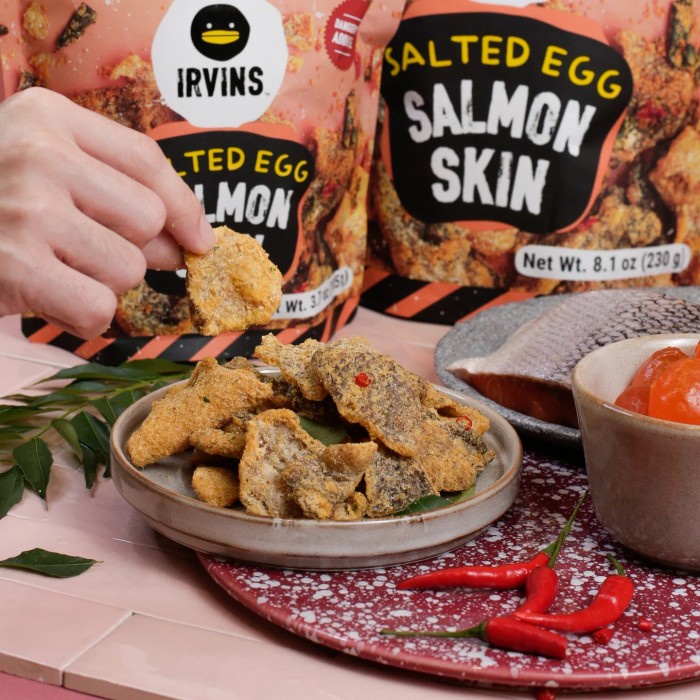 

✨Ready Stok✨ - IRVINS Salted Egg Salmon Skin (105 gr) [SMALL]