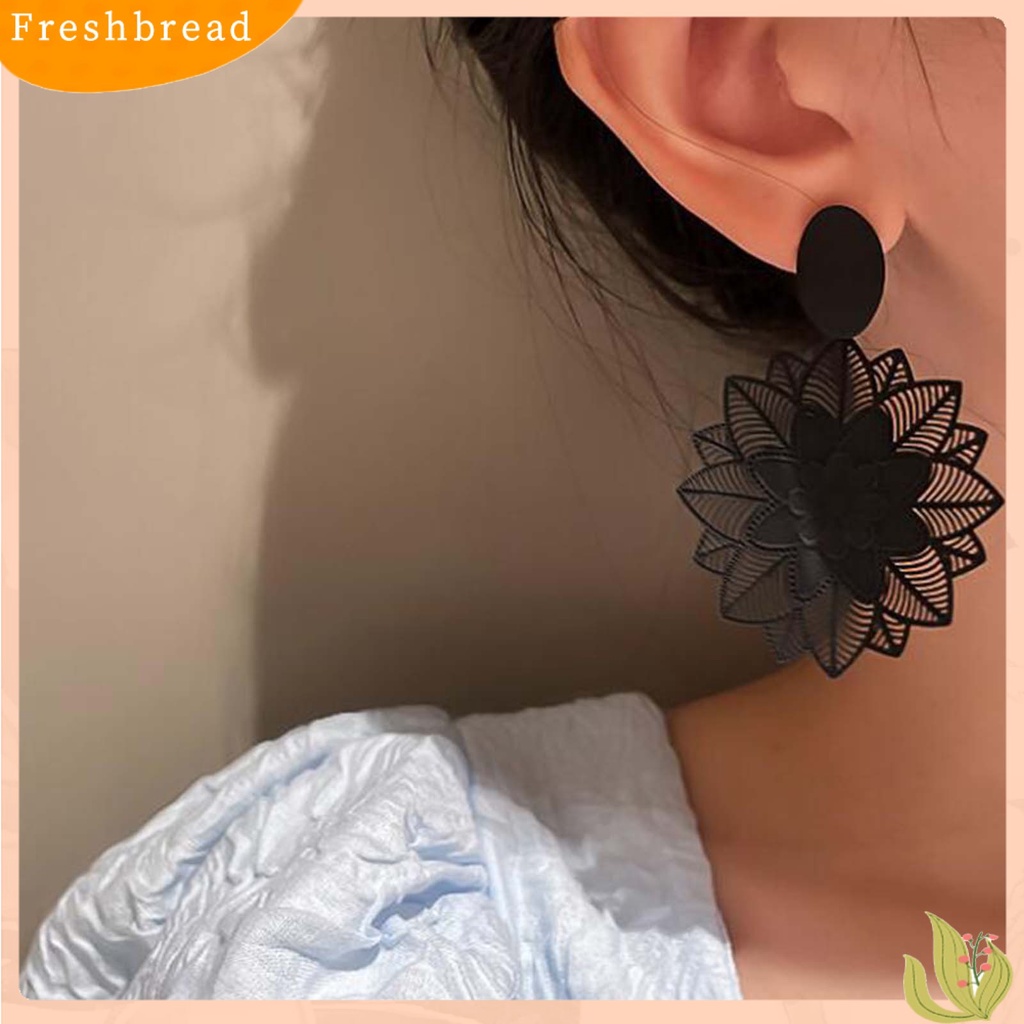 &lt; Freshbread &gt; 1pasang Anting Wanita Berongga Keluar Bentuk Bunga Perhiasan Vintage Anting Drop Berlebihan Untuk Perjamuan