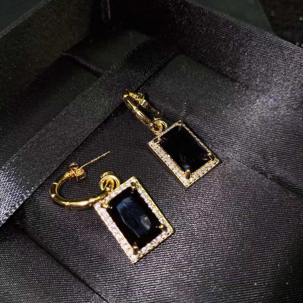 Goldkingdom Aksesoris Perhiasan Fashion Ready Stock Desain Mewah Ringan Segi Berlian-set Batu Permata Hitam Anting Cinta Anting Pejantan Berlapis Emas