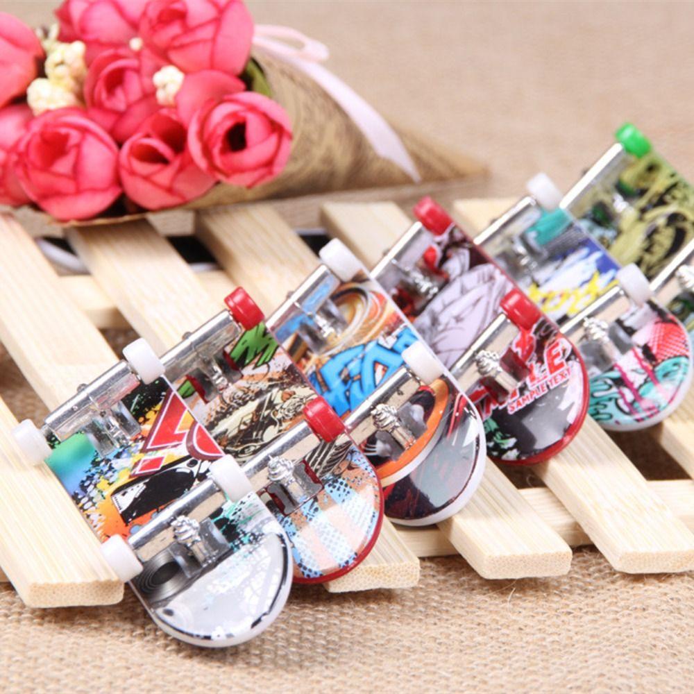Mxbeauty Mini Fingerboard Lovable 3pcs Alloy Slide Mainan Aneh Papan Jari Natal Kekinian Foundation Fingerboard