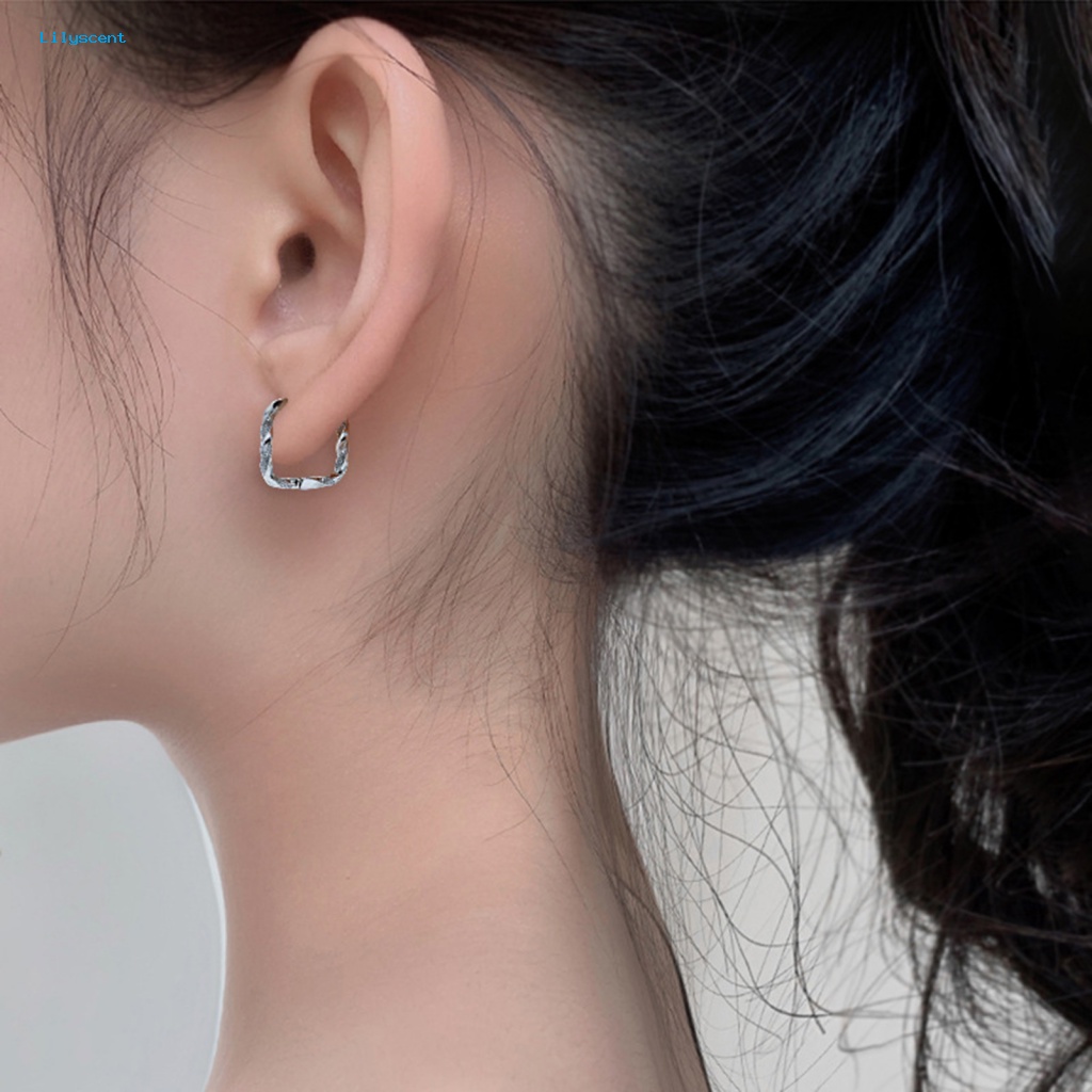 Lilyscent 1Pc Ringan Wanita Anting Perhiasan Aksesoris Elegan Memutar Women Earring Keren