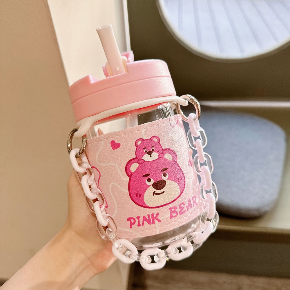 Pink Strawberry Bear Manyo Straw water Cup Untuk Anak Perempuan Gelas Plastik Dengan Nilai Penampilan Tinggi Tahan Panas Pelindung Lengan Dan Tangan Rantai