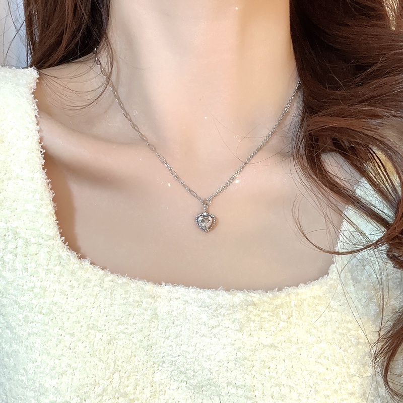 Papaozhu Elegan Rantai Asimetris Berkilau Hati Zirkon Liontin Kalung Untuk Wanita Perempuan Temperamen Peach Jantung Tulang Selangka Aksesoris Leher Manis Pakaian Sehari-Hari
