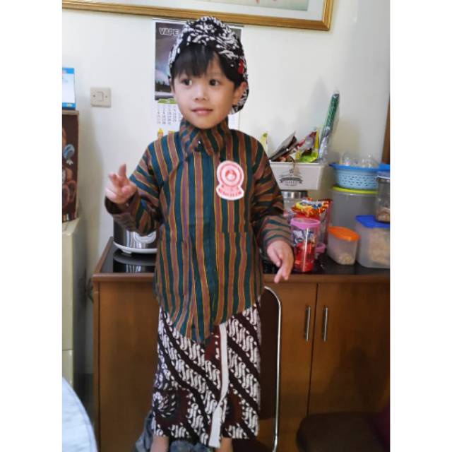 Lurik Surjan Lurik Warna Coklat Hijau Kostum Anak Setelan Jarik Dan Blangkon Cute