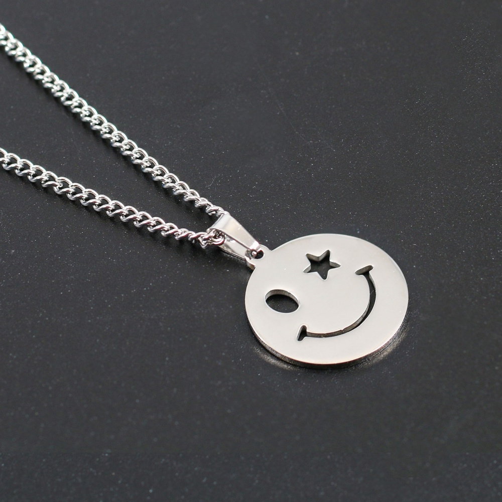 [X C Kalung] Emas &amp; Perak Baru Hip-hop Punk Retro Bermata Bintang Smiley Face ​Kalung titanium Steel Liontin Anti Karat Untuk Perhiasan Hadiah Liburan Pria Dan Wanita