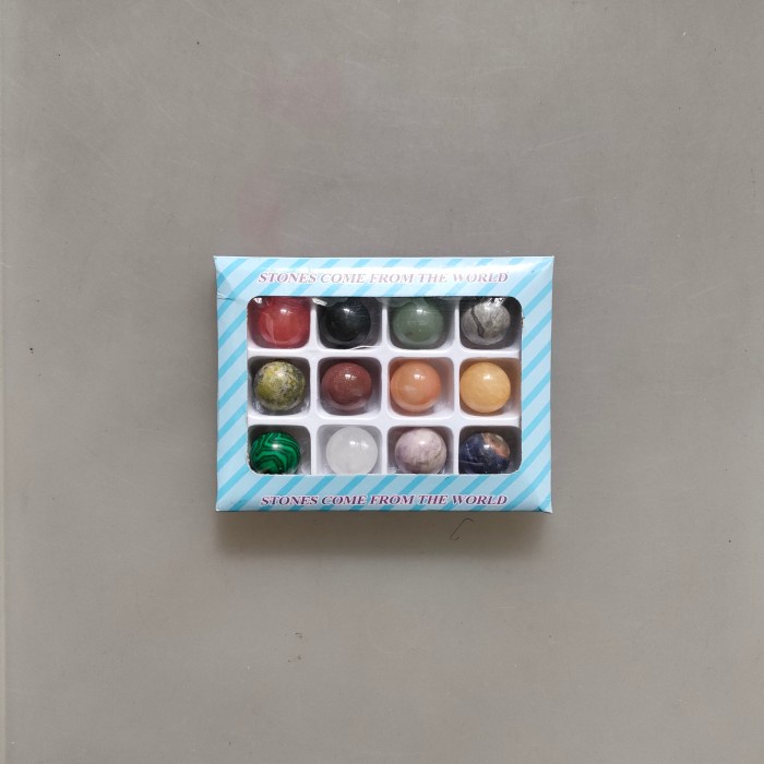 satu set 12 bh bola kristal feng shui diameter 2 cm