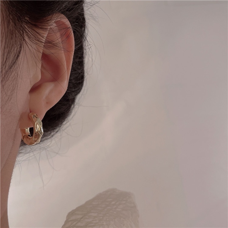 Aksesoris Anting Hoop Tekstur Logam Simple Fashionable