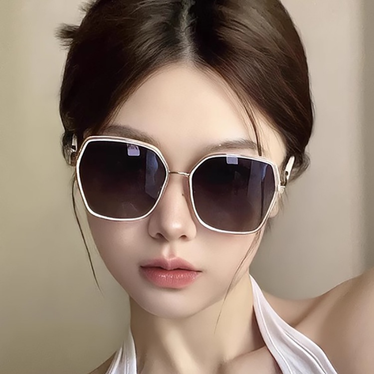 Fashion Square Aesthetic Shades Sunglasses Untuk Wanita/Men Metal Frame Sunglasses Eyewear