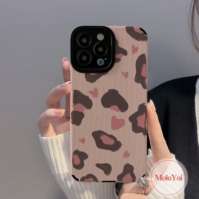 IPHONE Ins Cinta Hati Shockproof Case Kompatibel Untuk Iphone11 13 12 14 Pro MAX 7Plus XR X XS Max7 8 Plus Merek Trendi Leopard Jahitan Kontras Penutup Tekstur Kulit