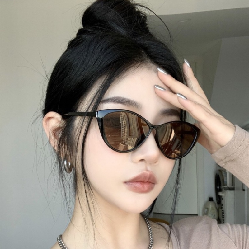 (YUZHU) Kacamata Hitam Mata Kucing Bentuk Kotak Hitam Coklat Gaya Retro Sunglasses Cocok Untuk Wanita