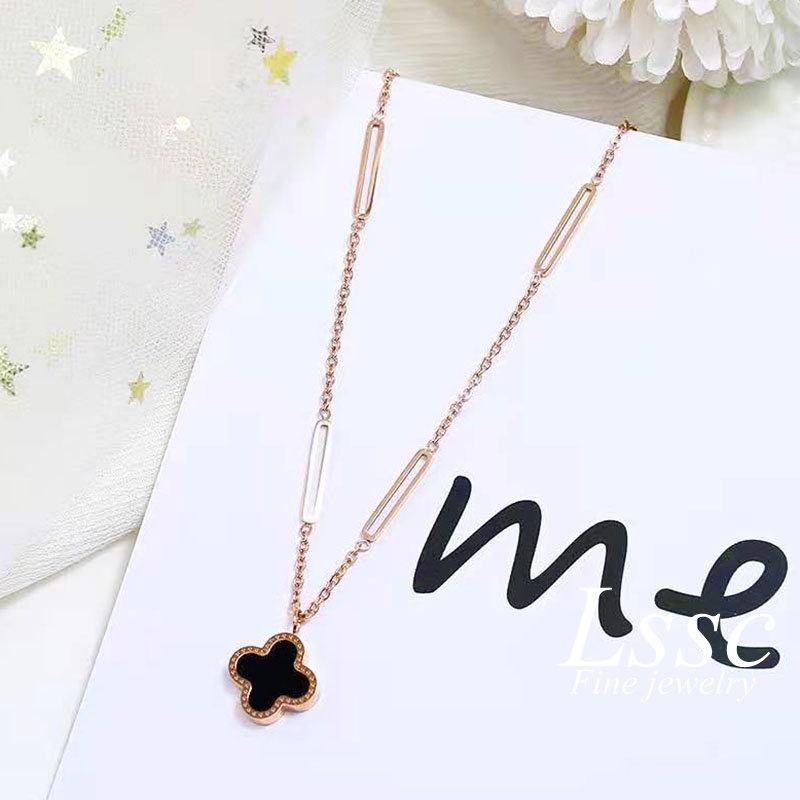 Kalung Titanium Bunga Clover Hitam Aesthetic Cantik Korea Emas 18K Anti Karat Aksesoris Wanita Perhiasan