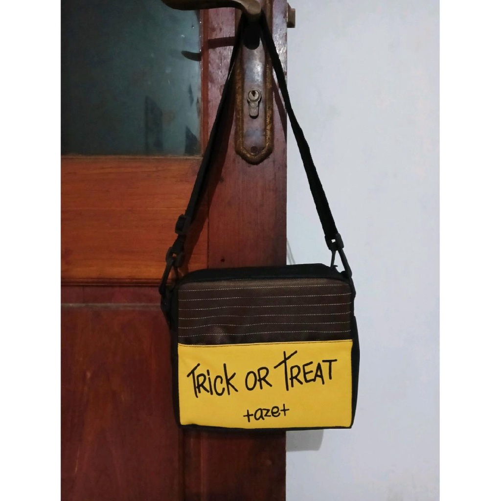 New tas selempang pria wanita motif trick or treat kekinian yang lagi trending termurah