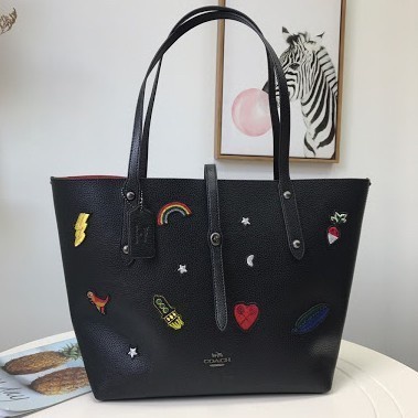 VS TAS C0ACH MARKET TOTE WITH SOUVENIR EMBROIDERY ORIGINAL F57077