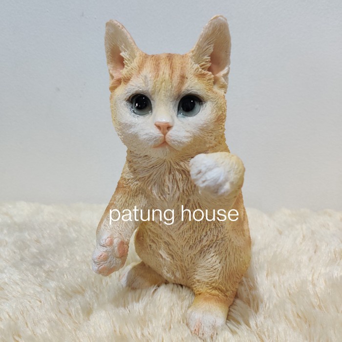 Patung Pajangan Kucing Main