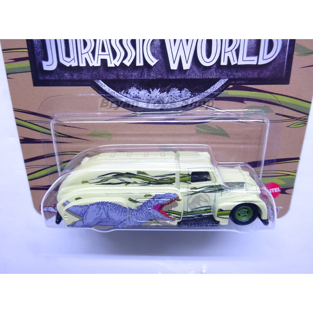 Hot Wheels Premium Jurassic World 38 Dodge Airflow