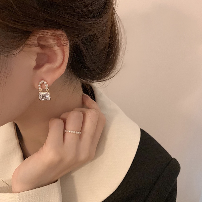 Anting Zirkon Mutiara Mewah Wanita Niche Temperamen Ear Studs Aksesori Perhiasan