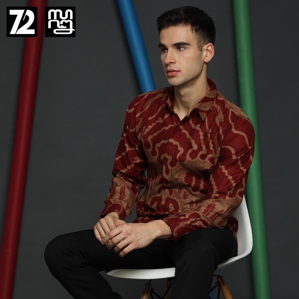 KEMEJA BATIK PRIA LENGAN PANJANG Kemeja Dobby Slimfit Motif Medousa Warna Merah Maroon 723537 Cap 72 - Baju Kemeja Atasan Pakaian Setelan Batik Pria Cowok Laki Laki Remaja Keluarga Kantor Lengan Panjang Modern Slimfit Slim Fit Premium Kekinian