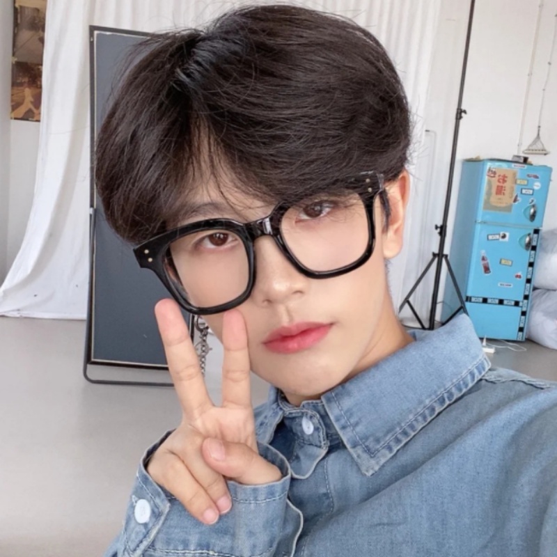 Roselife Ins Trendy Gold V Hitam Square Frame Kacamata Untuk Pria Wanita Korea Fashion Blue Light Blocking Lens Kacamata Anti Radiasi Outdoor OOTD Ornaments