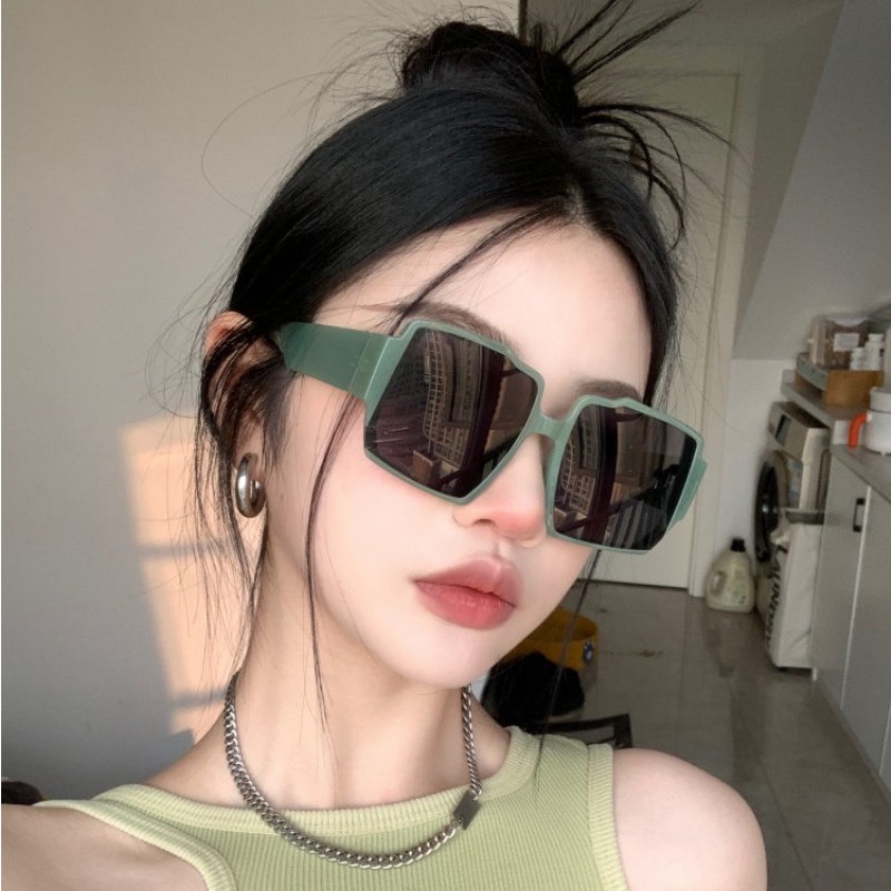 (YUZHU) Western Fashion Hijau Oversized Square Frame Wide Temple Kacamata Hitam Anti UV Untuk Wanita