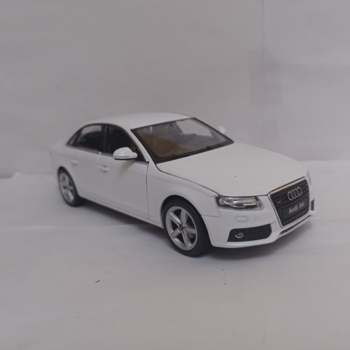 Diecast Mobil Audi A4 Welly 1:24 miniatur mobil mainan koleksi murah