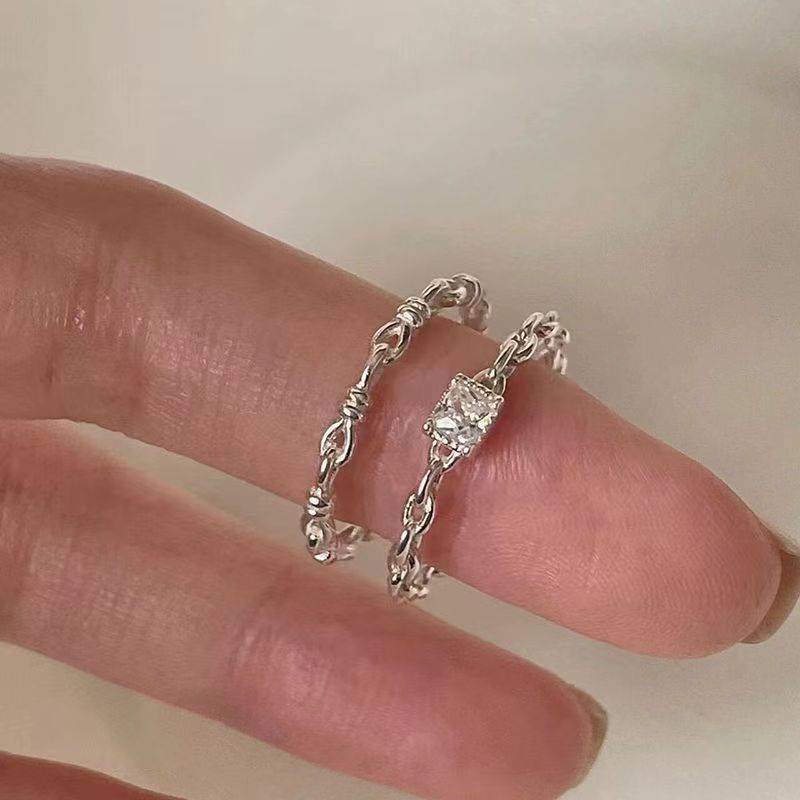 Cincin Baja Titanium Terbuka Berlian Simpul Sederhana Temperamen Perempuan Desain Modis Rasa Perhiasan Cincin Anti Karat