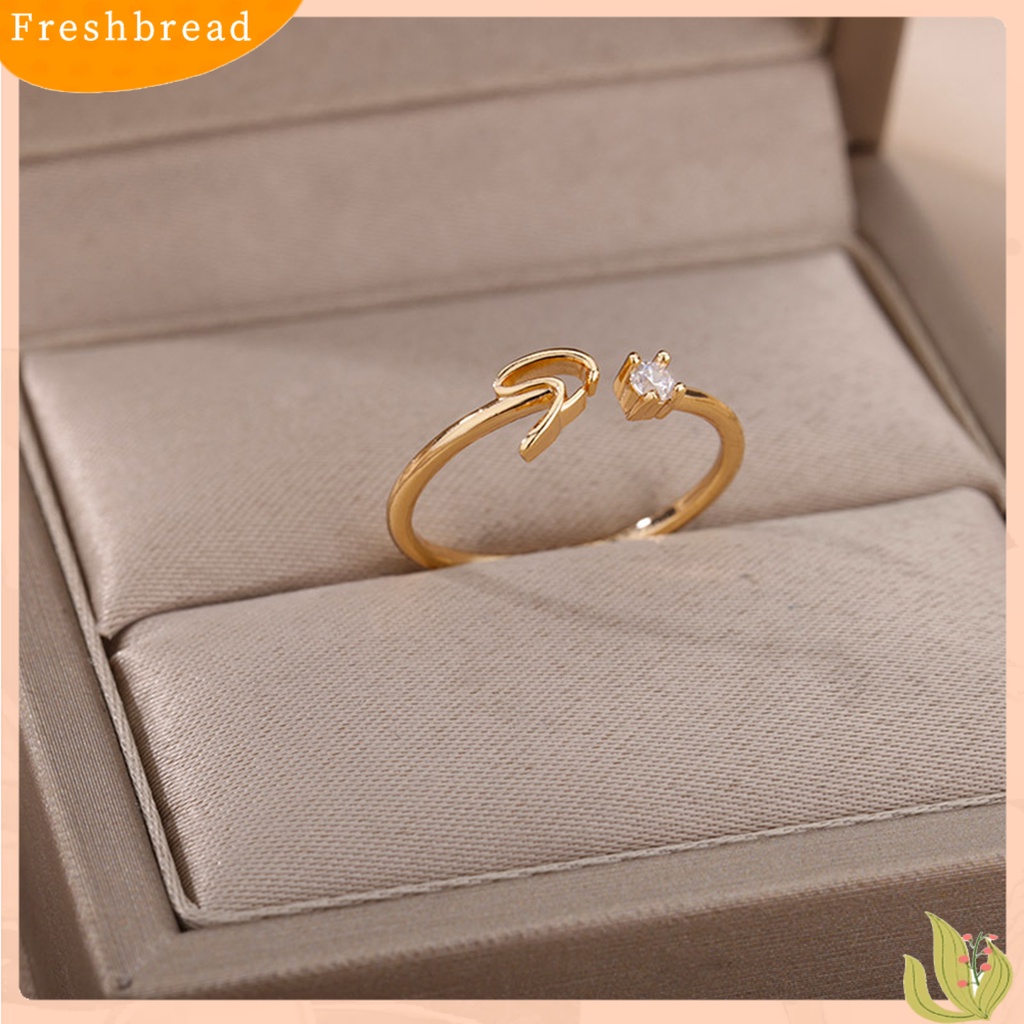 &lt; Freshbread &gt; Cincin Jari Adjustable Electroplating Berlian Imitasi Halus Geometris Berdandan Fashion Perhiasan Berlian Imitasi Alfabet26Huruf Cincin Aksesoris Wanita