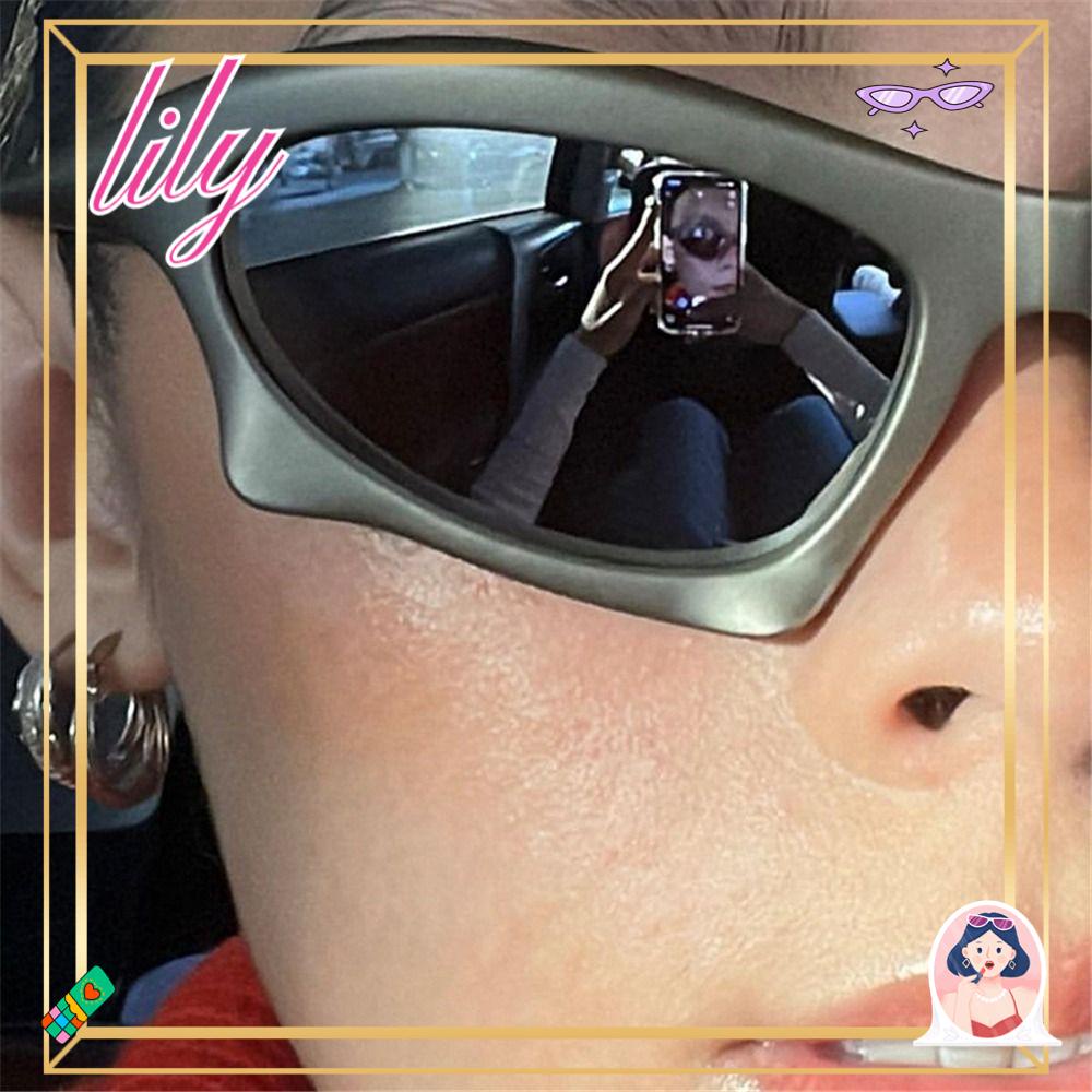 Lily Kacamata Hitam Retro Punk Irregular Shades