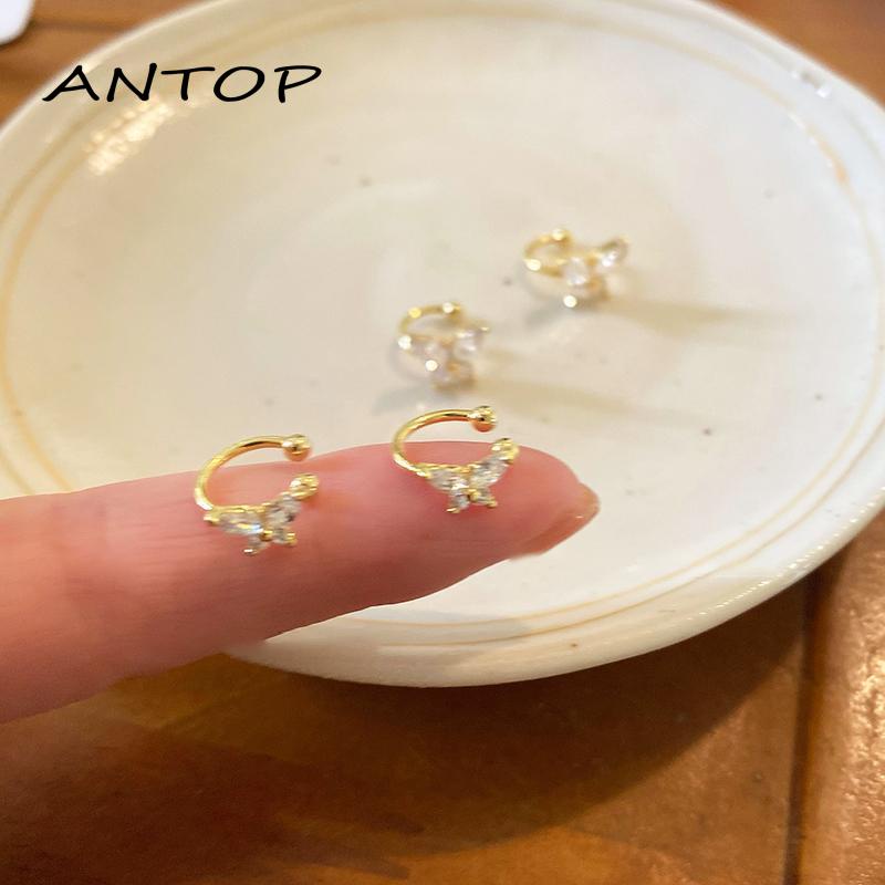 [antop] Anting Klip Desain Kupu-Kupu Kristal Warna Emas Gaya Korea Untuk Wanita