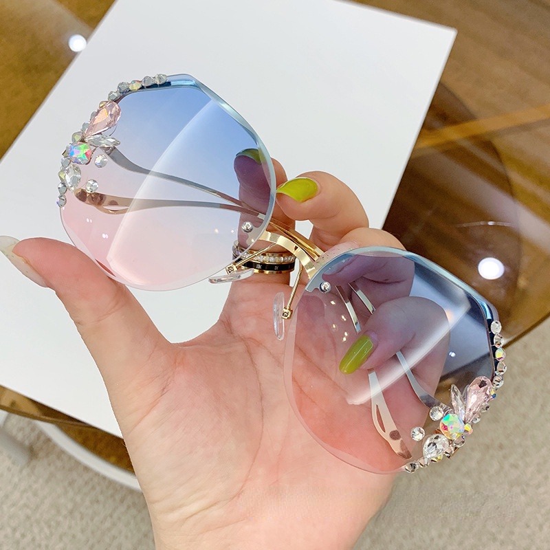 (YUZHU) Kacamata Hitam Tanpa Bingkai Logam Fashion Korea Untuk Wanita Oversized Frame Diamond Gradient Sunglasses