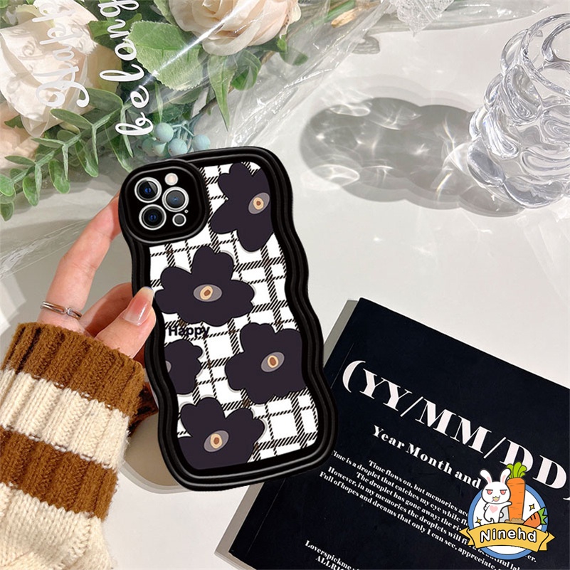 IPHONE Casing Kompatibel Untuk Iphone14 13 12 11 Pro Max X Xr Xs Max8 7 6 6s Plus SE 2020 Retro Hitam Camellia Bertekstur Tepi Gelombang Casing Ponsel Cakupan Penuh Perlindungan Lensa Shockproof Case