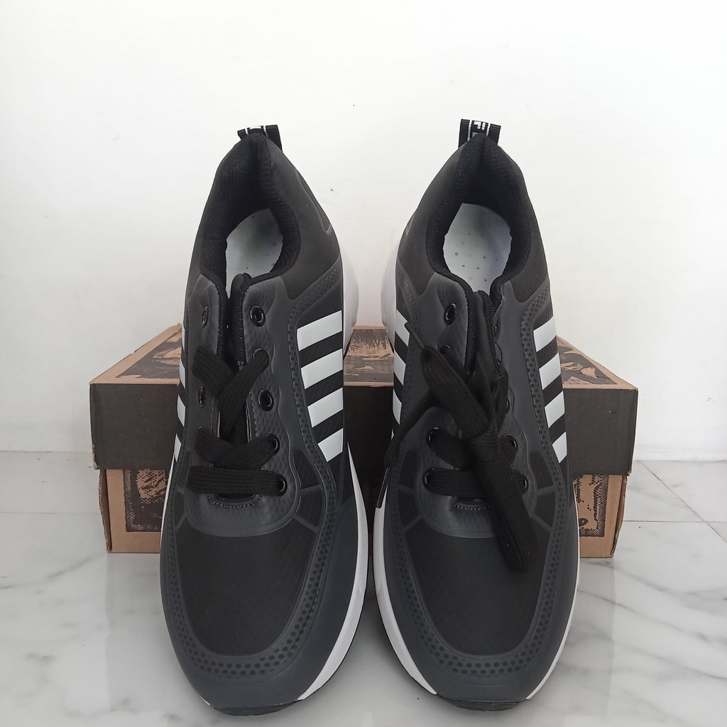 Sale jual murah Sepatu Pria Rijek 019 yang masih sangat layak pakai bisa COD