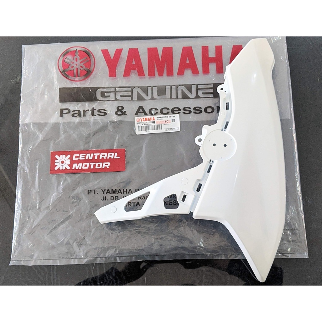 COVER PANEL SAMPING SAYAP DEPAN MIO GEAR 125 PUTIH METALIK GLOSY  ORIGINAL YAMAHA B3W-F835V-00-P6 B3