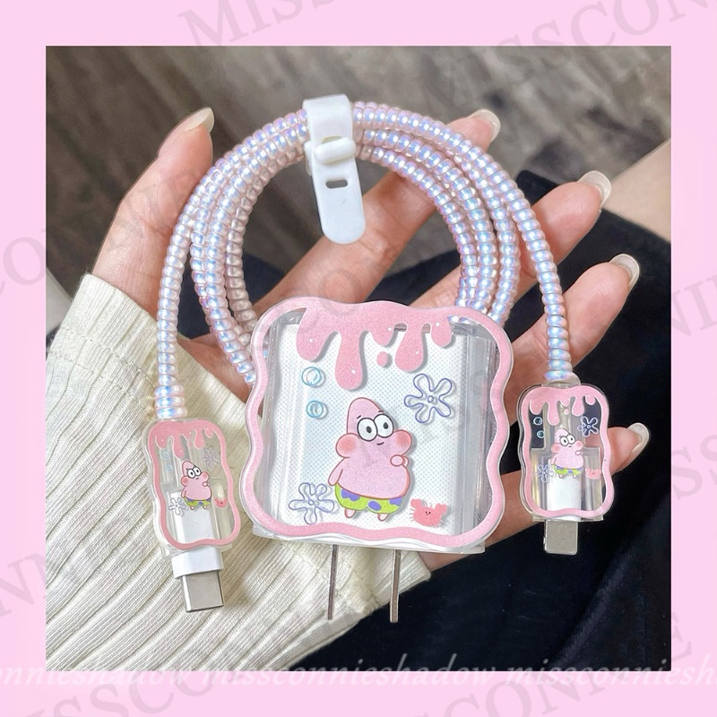 Ikatan Simpul Indah Kartun Toy Story Wavy Edge Data Cable Sleeve Set Kompatibel Untuk Apple 18/20W Adaptor Charger Lembut TPU Cover 5in1 Beruang Strawberry Lucu Dengan Pelindung Gigitan Kabel