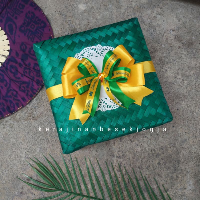 

SEPASANG BESEK WARNA PITA / besek lebaran/ besek ketupat / besek hijau / besek idul fitri besek hantaran