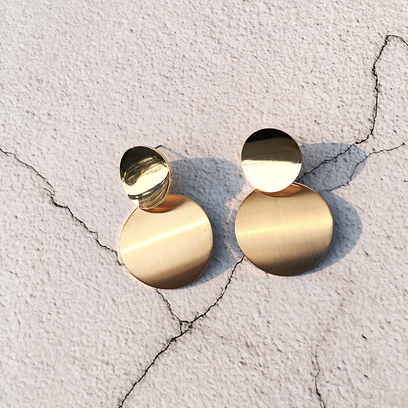 [FRA] Anting Modis Dan Dipersonalisasi. Anting Geometris Emas Asli matt brushed gold Logam Bulat Ukuran Asimetris