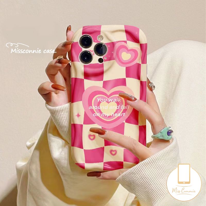 IPHONE Ins Red Checkerboard Shining Love Heart Phone Case Kompatibel Untuk Iphone11 14 XR 7Plus 13 12 14 Pro MAX X XS MAX 6S 7 6 8 Plus SE 2020fashion 3D Wavy Curved Edge Glossy Cover