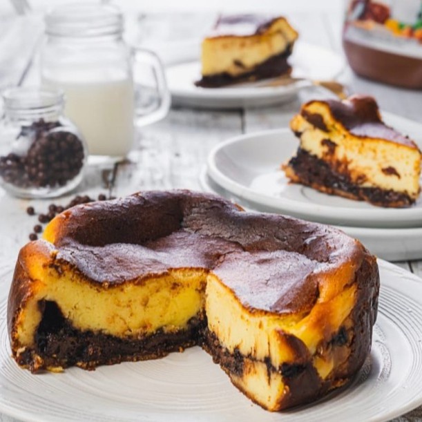 

BASQUE BURNT CHEESE CAKE with Nutella Crunchy