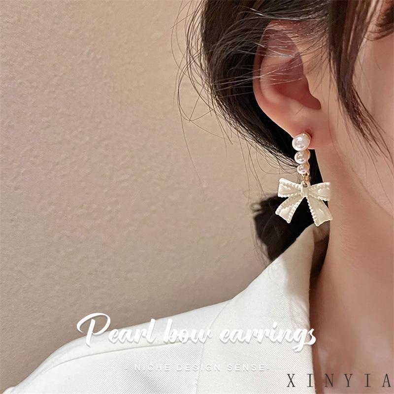 【Bayar di tempat】S925 Off-white  Busur Anting Mutiara Perempuan Berlebihan Anting Vintage Temperamen Senior Rasa Perhiasan Telinga