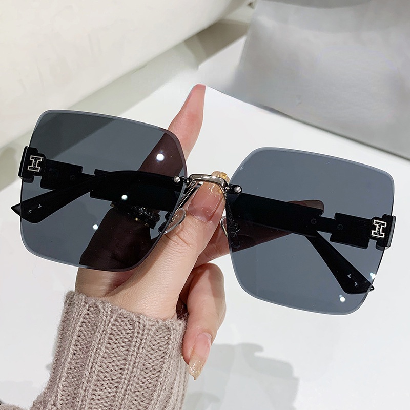 Kacamata Hitam Fashion Square Aesthetic Shades Untuk Wanita/Pria Metal Frame Sunglasses Eyewear