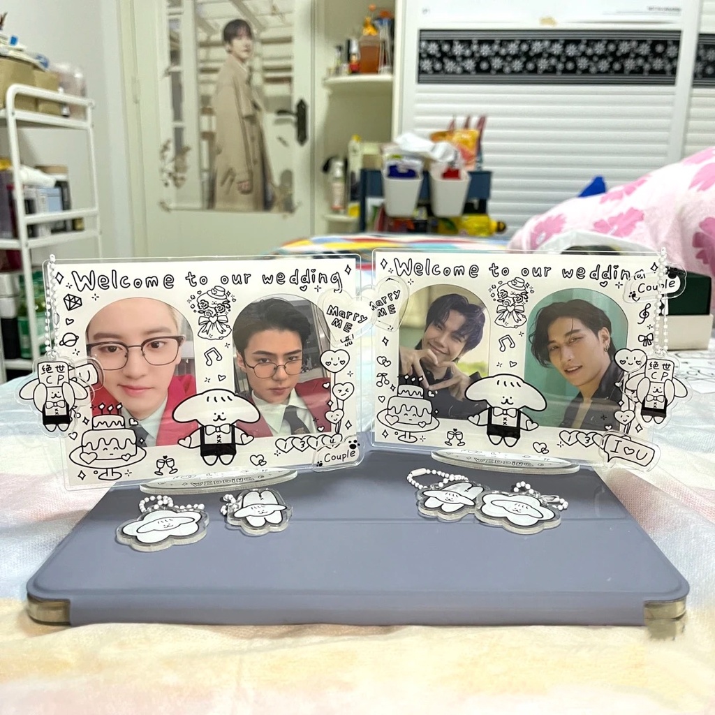 Frame Foto Lucu Akrilik Dengan Slot Kartu Ganda Wedding Dog Card Holder Untuk Idol Photocard Desktop Display Holder