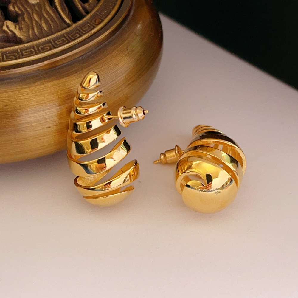 Anting Tetesan Air Modis Spiral Hollow Bull Polishing INS Style Cocok Untuk Serasi Dengan Anting Jas