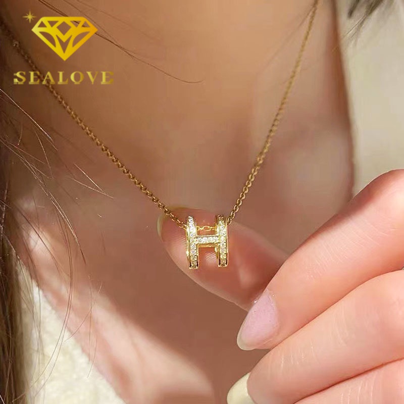 Kalung Titanium Huruf Wanita Anti Karat Berlian Emas 18K Aesthetic Simple Fashion Aksesoris Perhiasan