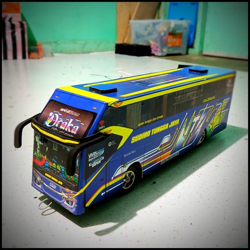 Mainan Miniatur Bus Telolet Basuri STJ Draka Full Lampu