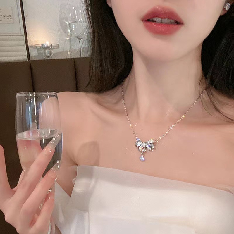 Air Mata Peri!Super Flash Diamond Bow Water Drop Pendant Kalung Wanita Cahaya Mewah Desain Niche Rantai Klavikula