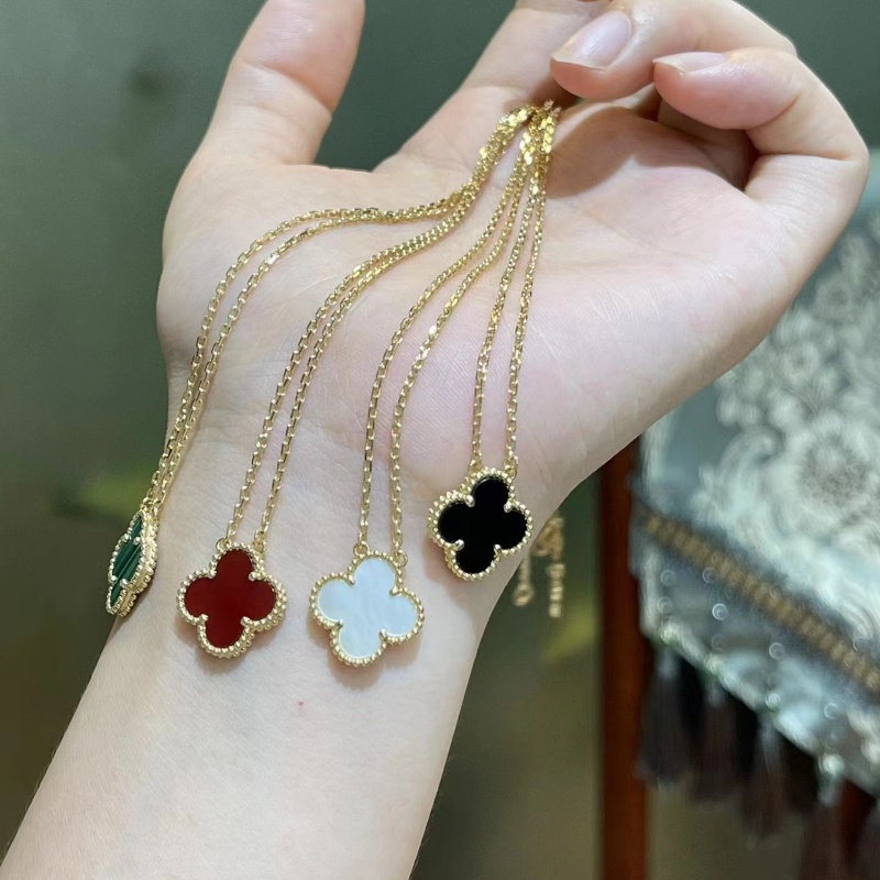 Fashion Baja Sederhana Titanium Four-Leaf Clover Kalung Perempuan Emas Clover Pendant Rantai Klavikula Aksesoris Hadiah