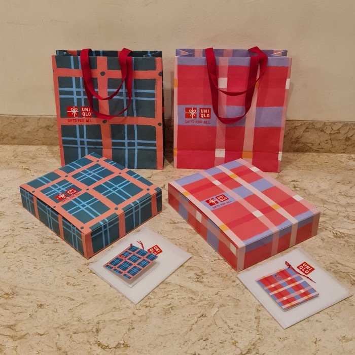 

[SC] 1Set UNIQLO Gift Set Box+PaperBag +Dustbag+GreetingCard+Sticker Authen