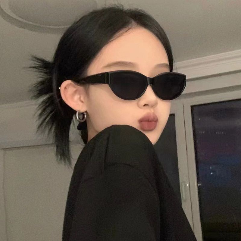 (YUZHU) Kacamata Hitam Fashion Vintage Korean Fashion INS Style Oval Simple Summer Sunglasses