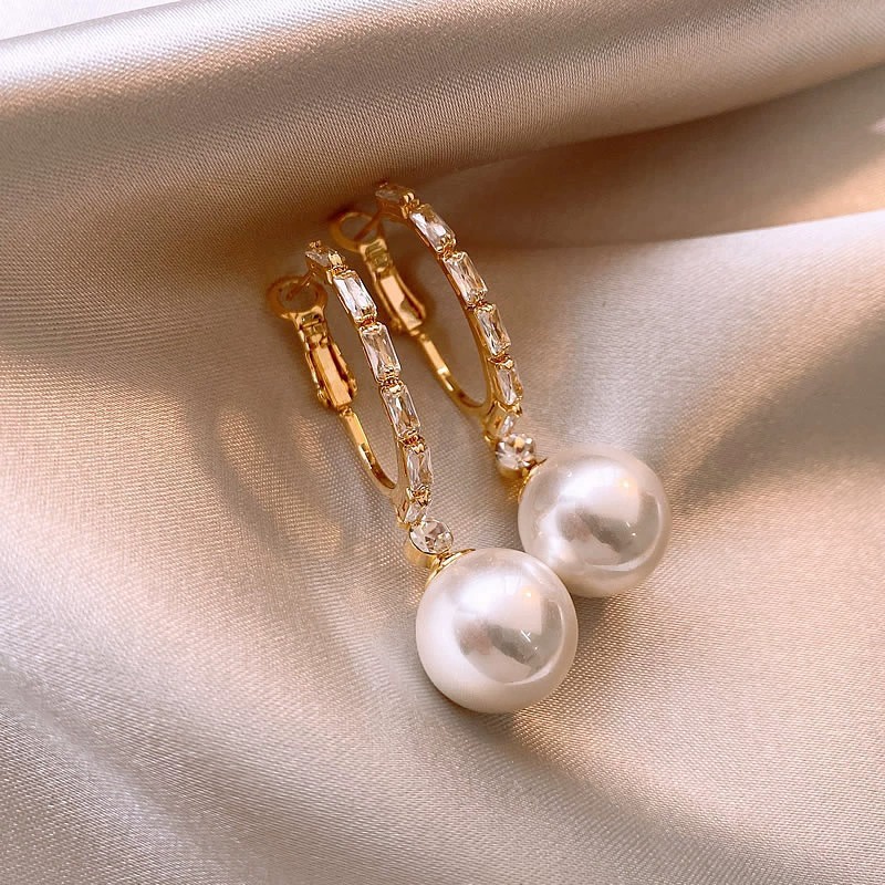 Anting Mutiara Elegan Dan Serbaguna Anting Mewah high-end Dan Ringan Gaya Perancis Earbud anti Rontok Baru Di2023